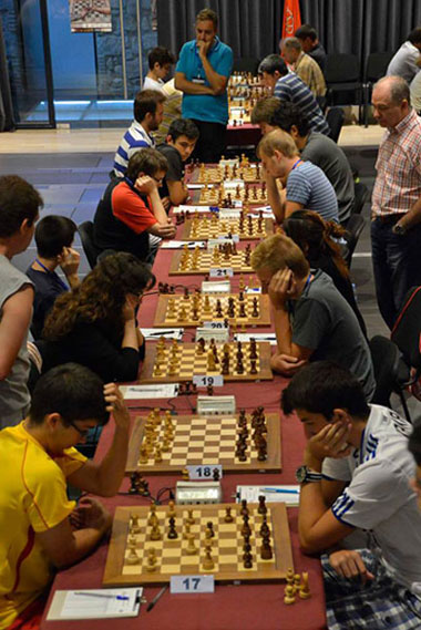 Antonio Rupérez vs Julio Suárez. Detrás Sabrina Vega vs José Carlos Redondo