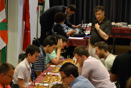 Con piezas blancas, Michael Rahal, Paco Montoliu, Josep Manuel López y Francisco Javier Cruz.