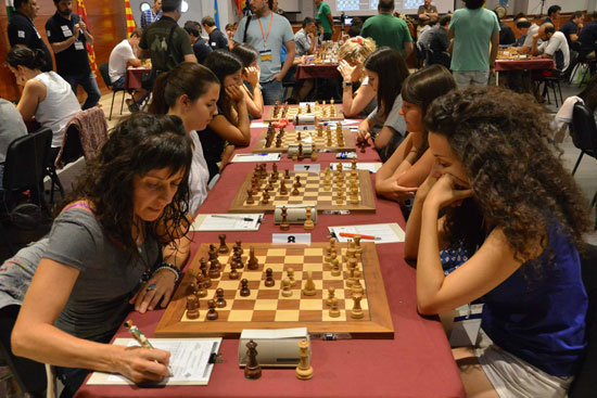 Inmaculada Hernando (piezas negras) vs Isabel Fernández