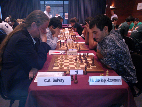 Liviu-Dieter Nisipeanu (Solvay) con Gabriel Sargissian (Linex Magic - Extremadura)