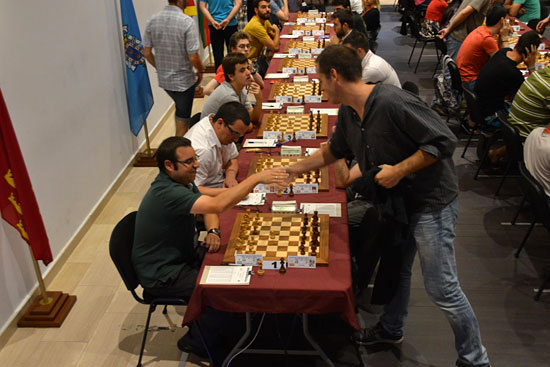 Vallejo saluda a Pérez Candelario. Campeonato España Absoluto y Femenino. Linares. 2014. Ronda 4. Foto 5
