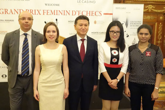 Jean-Michel Rapaire (Presidente Fed. Mónaco), la Campeona del Mundo Mariya Muzychuk (2ª), Kirsan Ilyumzhinov (Presidente FIDE), la mujer de mayor ELO Hou Yifan (1ª) y Humpy Koneru (3ª)