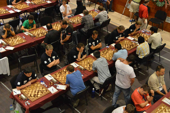 Sala de Juego. En primer plano Solvay vs Mérida Patrimonio de la Humanidad