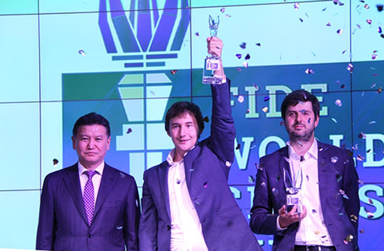 Los finalistas con el Presidente de la FIDE