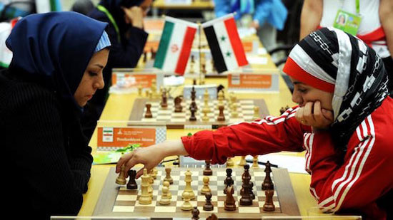 Dos jugadoras musulmanas, una siria y otra iraní, se enfrentan en un torneo.