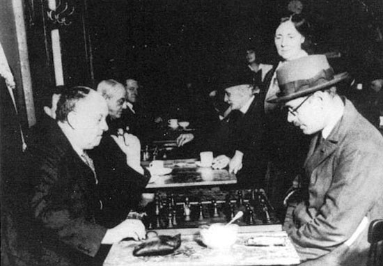 Aleister Crowley y Fernando Pessoa, jugadores de ajedrez