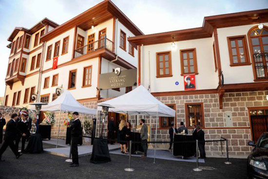 Fachada del edificio del Museo del Ajedrez de Ankara.