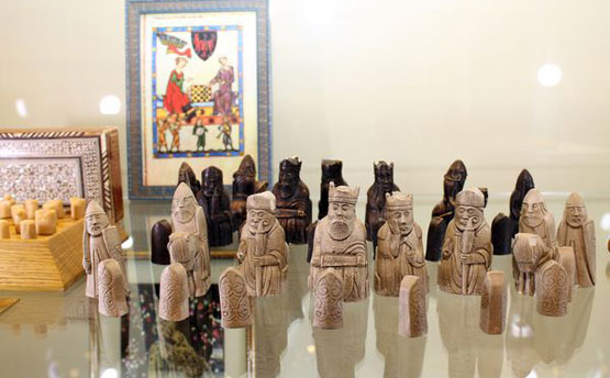 Piezas del ajedrez de Lewis expuestas en el Museo de Moscú
