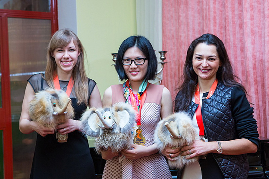 Girya Olga, Hou Yifan y Alexandra Kosteniuk 