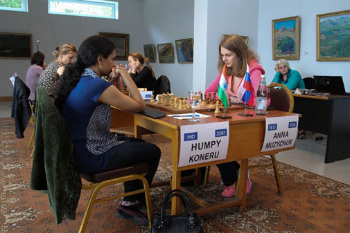 R6 Victoria crucial de Koneru sobre Muzychuk 