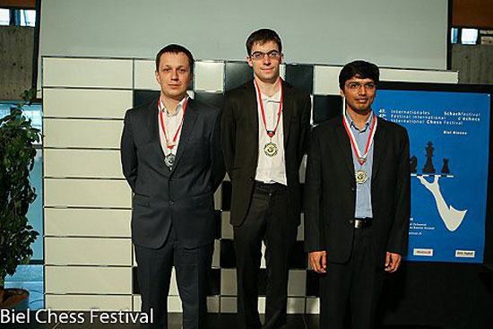 2º Radoslaw Wojtaszek, 1º Maxime Vachier-Lagrave y 3º Pentala Harikrishna