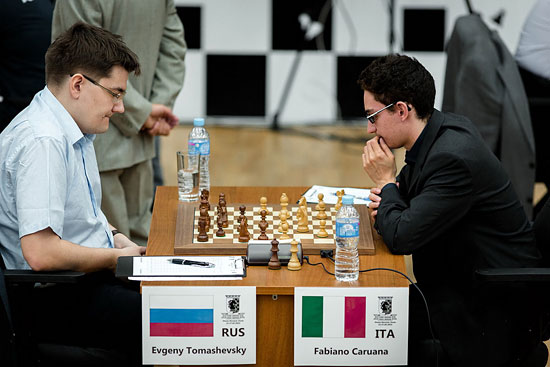 R 3 Caruana derrota a Tomashevsky 