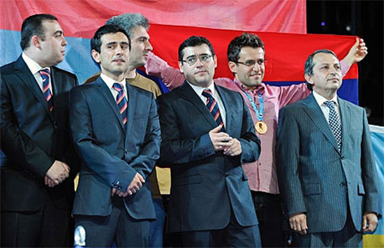 Armenia, tercer oro olímpico T Petrosian a la izquierda y el capitán A Petrosian a la derecha