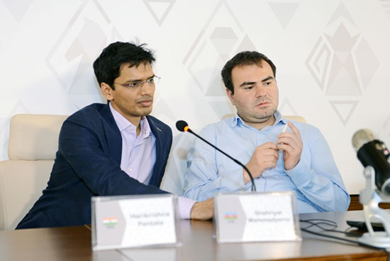 R2 Conferencia de prensa tras la victoria de Harikrishna sobre Mamedyarov 