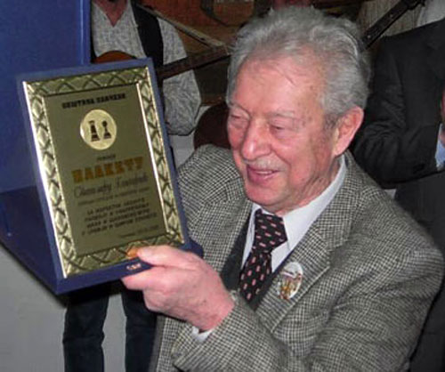 85 años de Gligoric, recibe una placa del pueblo de Pancevo