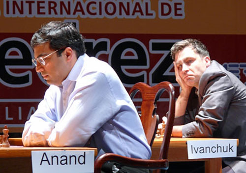 Anand vs Carlsen en Morelia 2007 mira Ivanchuk