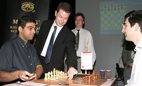 Anand vs Kramnik, Lautier comenta en Dortmund 2004