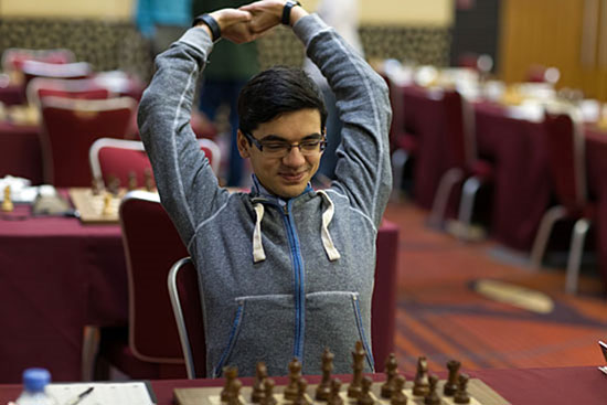 Anish Giri comenzó con 6 sobre 6, se quedó en 7 sobre 9, pero ganó 10 puntos de Elo