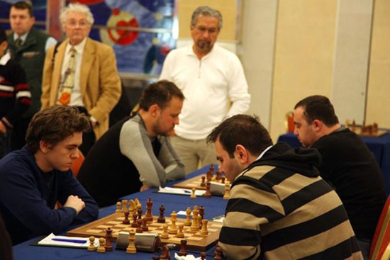 Antón supera en las complicaciones a Mamedyarov