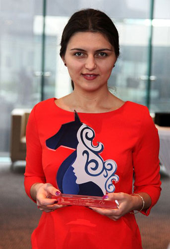 Bela Khotenashviliy con su trofeo. Grand Prix Femenino Ginebra. Suiza. 2013
