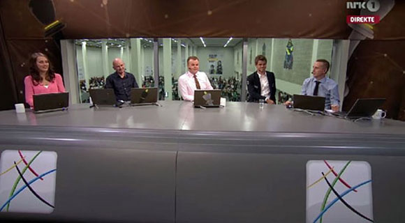 Carlsen en los estudios de la NRK tras la 4ª ronda