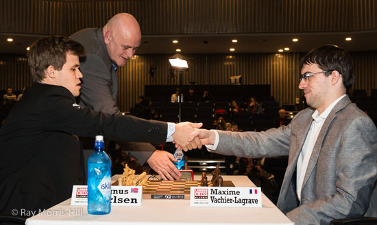 Carlsen vence a Vachier Lagrave en el desempate