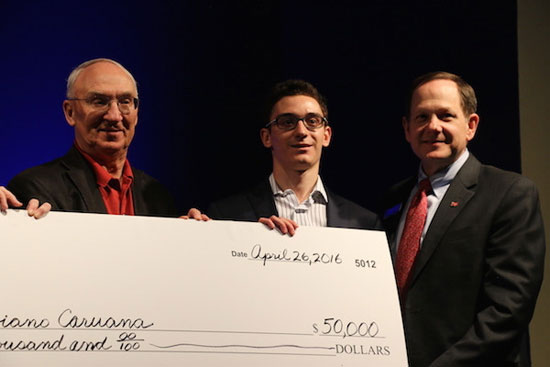 Caruana campeón con Rex Sinquefeld y el alcalde de San Luis Francis Slay