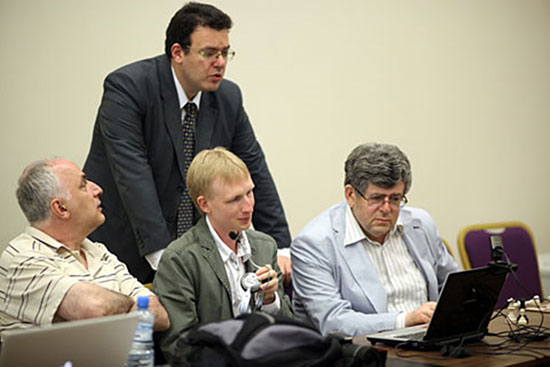 David Sturua, Emil Sutovsky (parado), Evgeniy Surov y Mark Dvoretsky en 2012