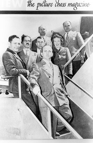 EE. UU. en Moscú 1946 Reshevsky, Kevitz, Kashdan, Weaver Adams, Helen Dake, Arthur Dake y Albert Pinkus