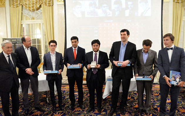 El org. Christian Issler y el patrocinador Oleg Skvortsov con los participantes