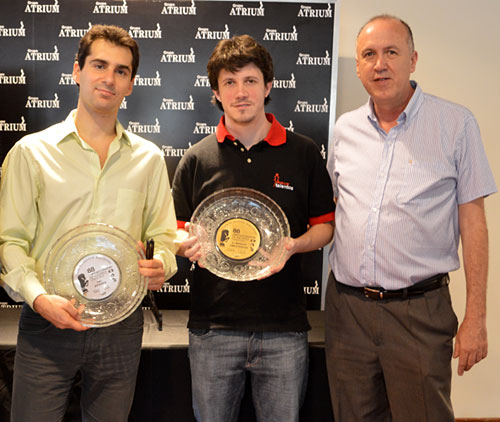El sucampeón Peralta, el campeón Flores y Raúl Bittel, Presidente del Instituto del Deporte Chaqueño