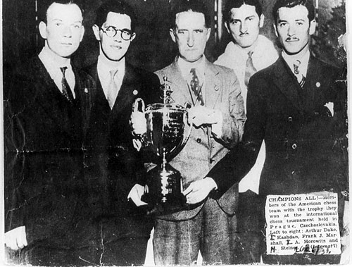 Equipo olímpico de EE. UU. en Praga 1931 Arthur Dake, Isaac Kashdan, Frank Marshall, I.A. Horowitz y Herman Steiner