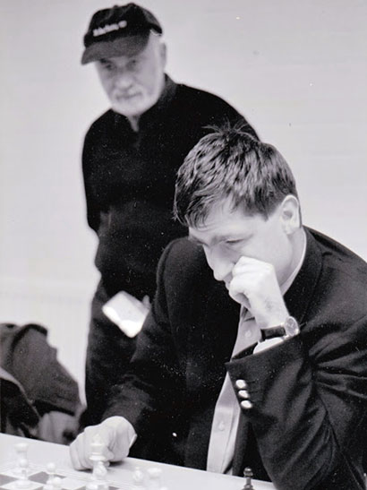 Gulko mira el post mortem de Ivanchuk en Wijk aan Zee 2001 