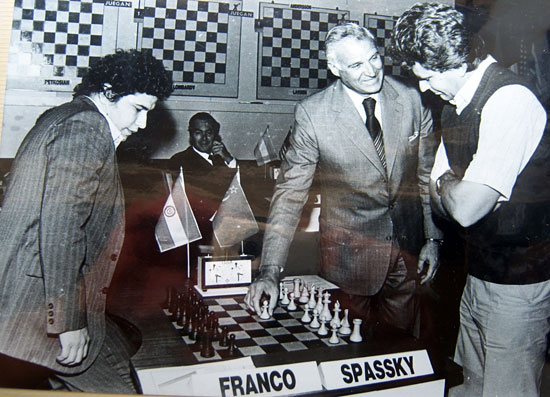 Inauguración Tormeo Clarín Buenos Aires 1979 Spassky - Franco con el Intendente de Buenos Aires atrás Panno