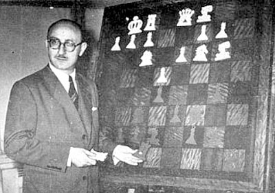 Julio Bolbochán foto de `Ajedrez Revista Mensual` - Febrero de 1956