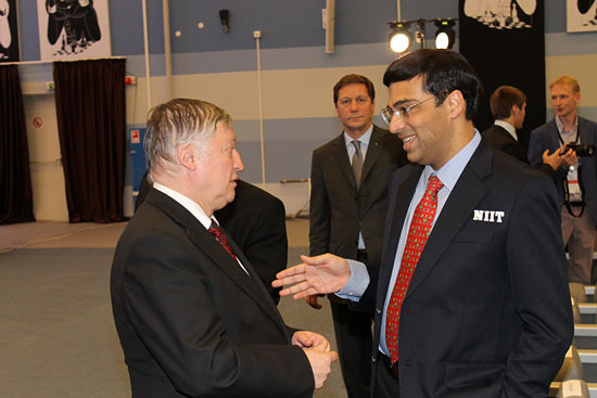 Karpov y Anand en la ceremonia de clausura