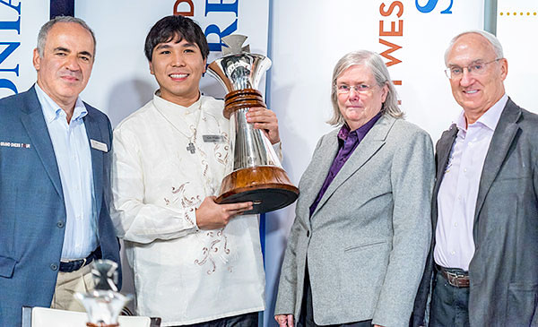 Kasparov, So, Jeanne y Rex Sinquefield