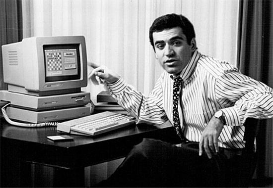Kasparov a fines de 1988 con la versión 1 de Chessbase para Atari