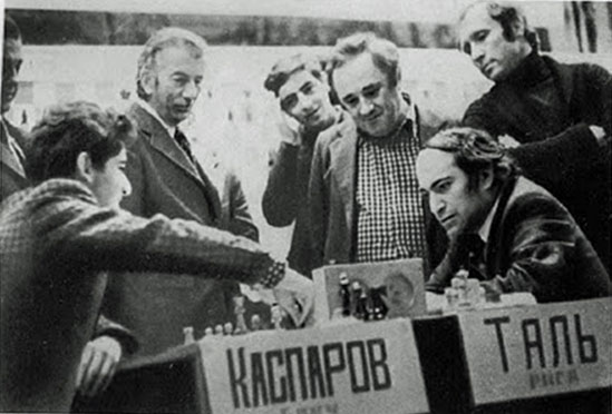 Kasparov contra Tal Campeonato de la URSS de 1978, Geller mirando