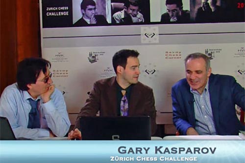 Kasparov uniéndose a los comentaristas Werner Hug y Yannick Pelletier 2013
