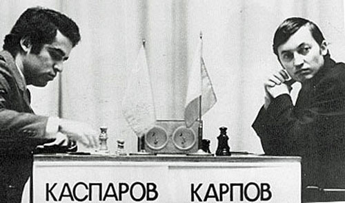 Duelo de ideologias: Há 37 anos Garry Kasparov derrotava Anatoli
