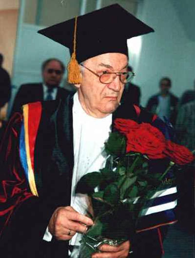 Korchnoi, Dr. Honoris Causa de la Universidad de Moldavia