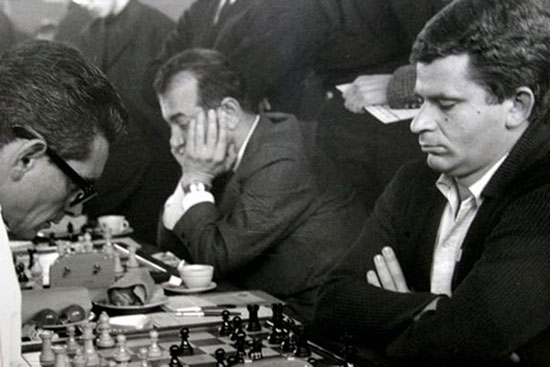 Korchnoi al lado de Spasski