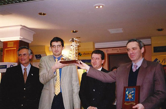 Kramnik y Kasparov vencedores de Linares 2000
