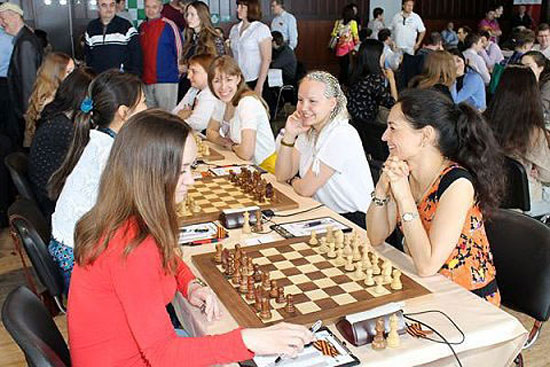 Las campeonas, Moscú a la derecha