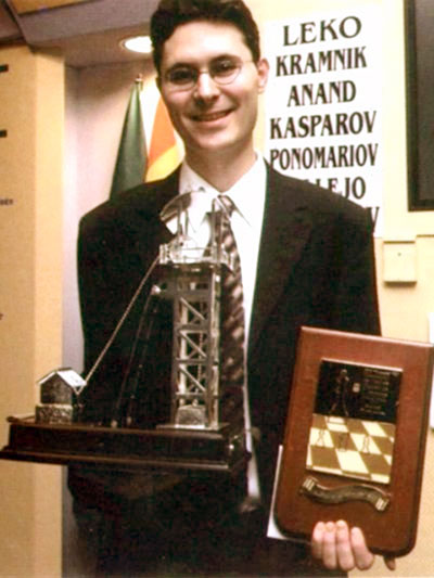 Leko vencedor de Linares 2003