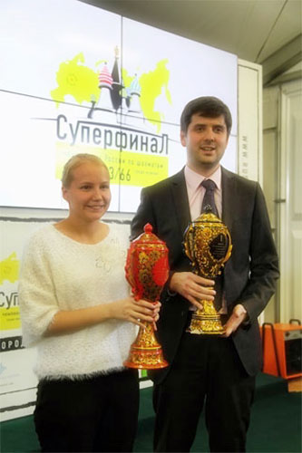 Los campeones de 2013 Gunina y Svidler 
