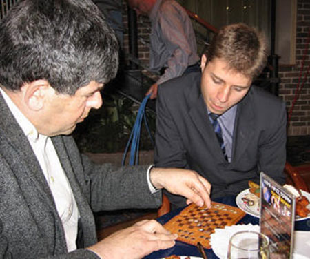 Mark Dvoretsky analizando con Alexander Motylev en 2005