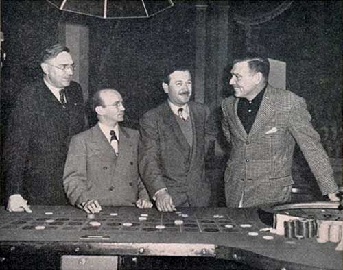 Max Euwe, Samuel Reshevsky, Herman Steiner y Clark Gable Chess Review Marzo de 1949