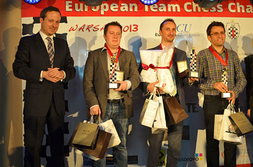 Medallas al mejor primer tablero Arkadij Naiditsch, Veselin Topalov y Levon Aronian. Campeonato Equipos Europa 2013